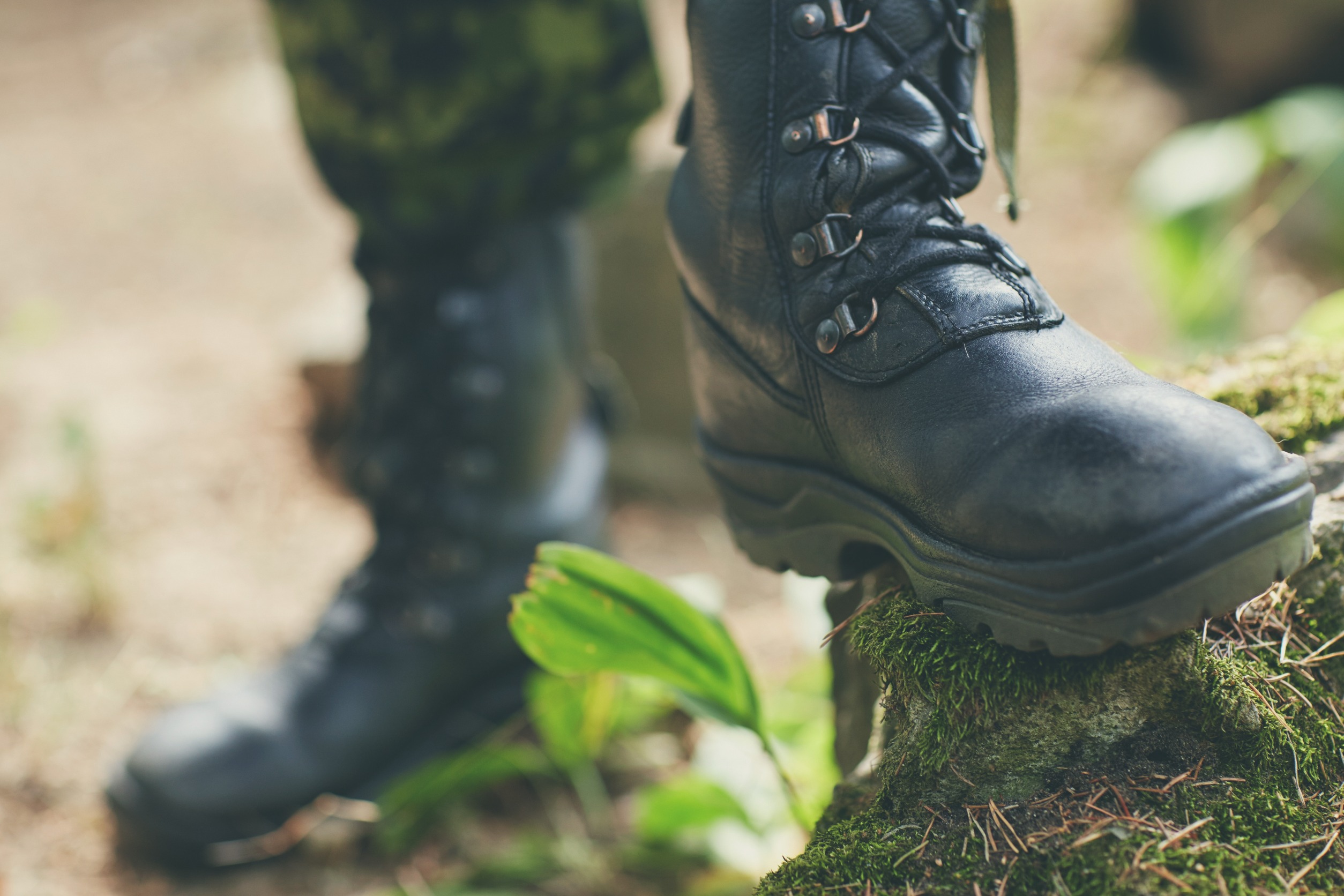 Comment choisir des chaussures de sécurité style militaire ?